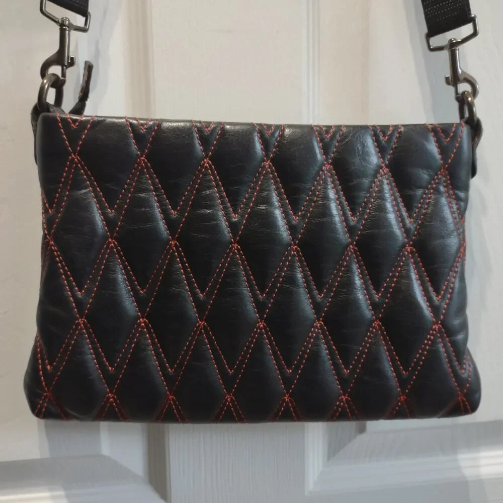 Valentino - vintage - Italian leather quilted crossbody clutch - EUC - Picture 6 of 11